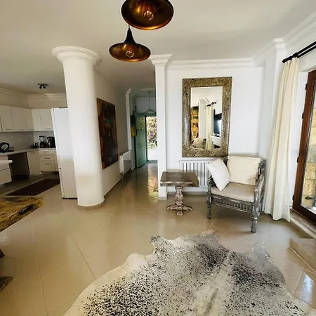 Deniz Manzarali Tas Villa Bodrum
