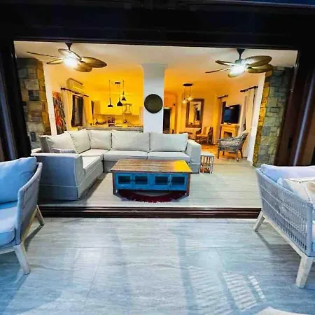 Deniz Manzarali Tas Villa