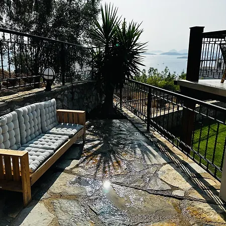 Vila Deniz Manzarali Tas