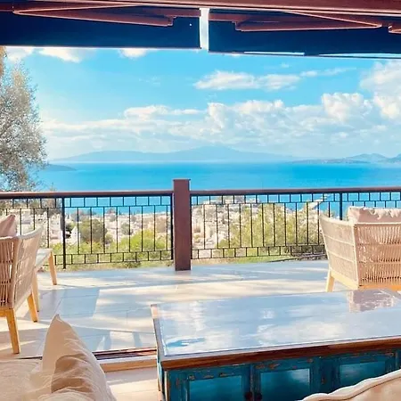Deniz Manzarali Tas Villa Bodrum