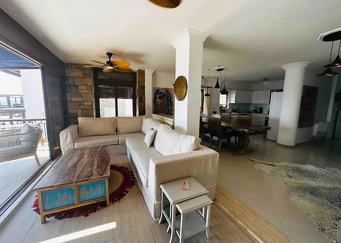 Deniz Manzarali Tas Villa Bodrum