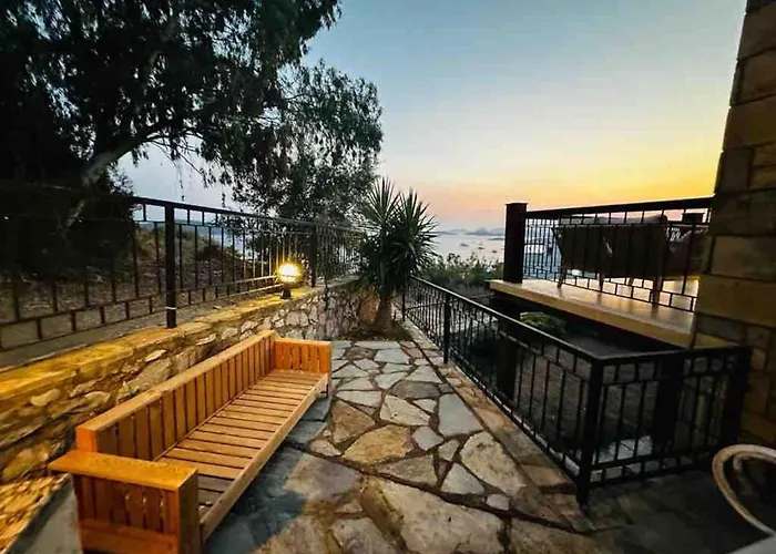 Deniz Manzarali Tas Villa *