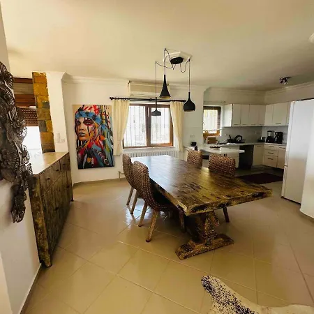 Deniz Manzarali Tas Αλικαρνασσός