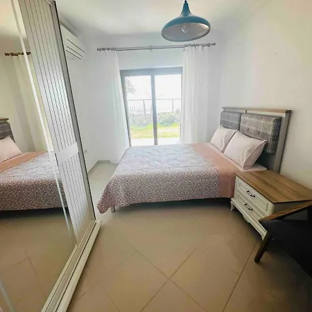 Deniz Manzarali Tas *