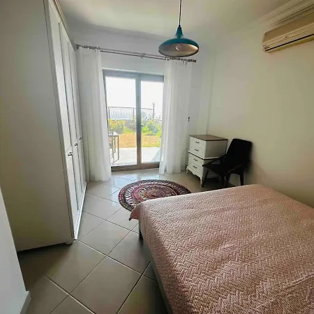 Deniz Manzarali Tas Αλικαρνασσός