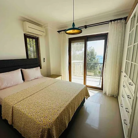 Deniz Manzarali Tas Βίλα *