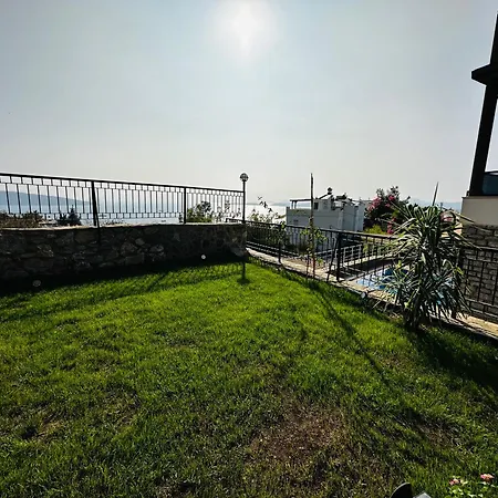 Deniz Manzarali Tas Αλικαρνασσός