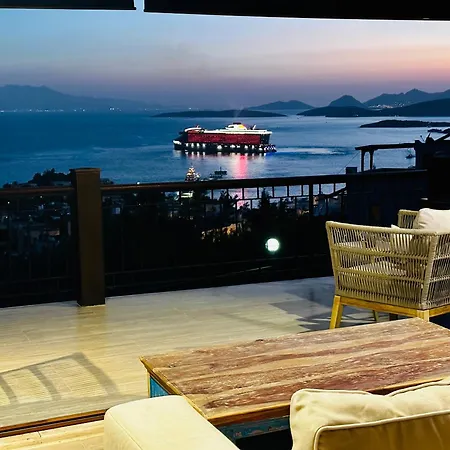 Deniz Manzarali Tas Αλικαρνασσός